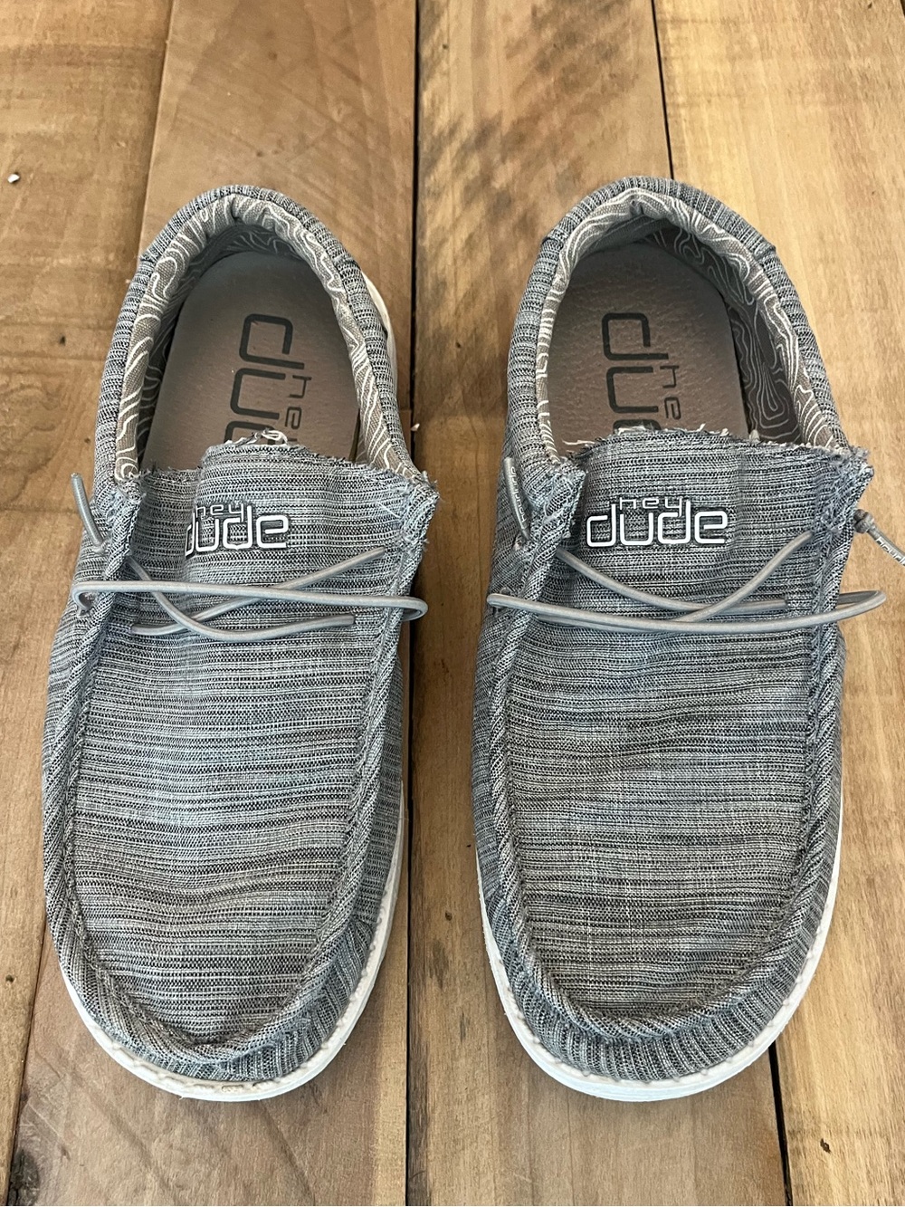 Hey Dude Wally Youth Size Y5-L6 Linen Stone Slip-Ons (130130704)